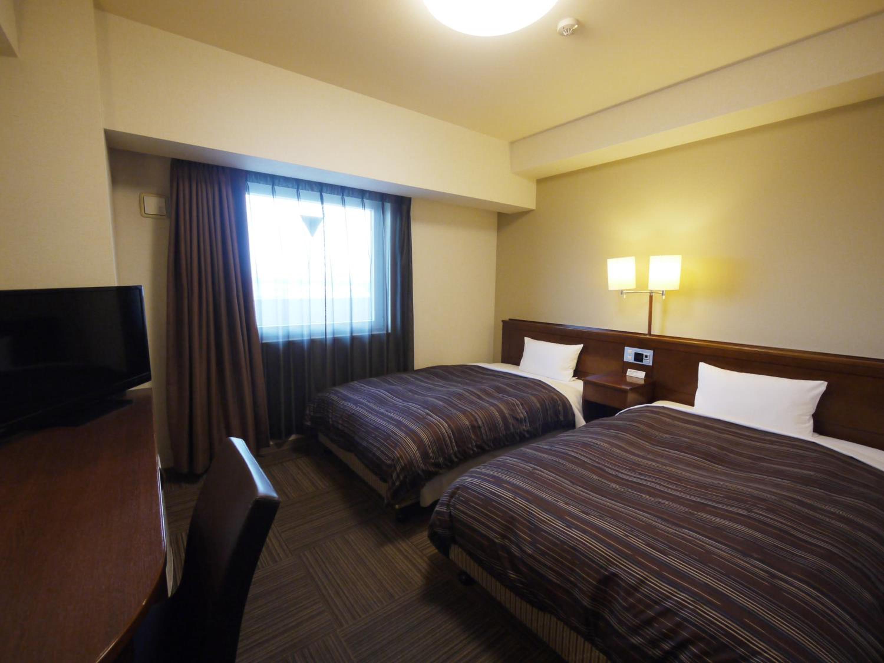 ROOM, TWIN BEDS, ELECTRONIC CIGARETTE ONLY, SMOKING