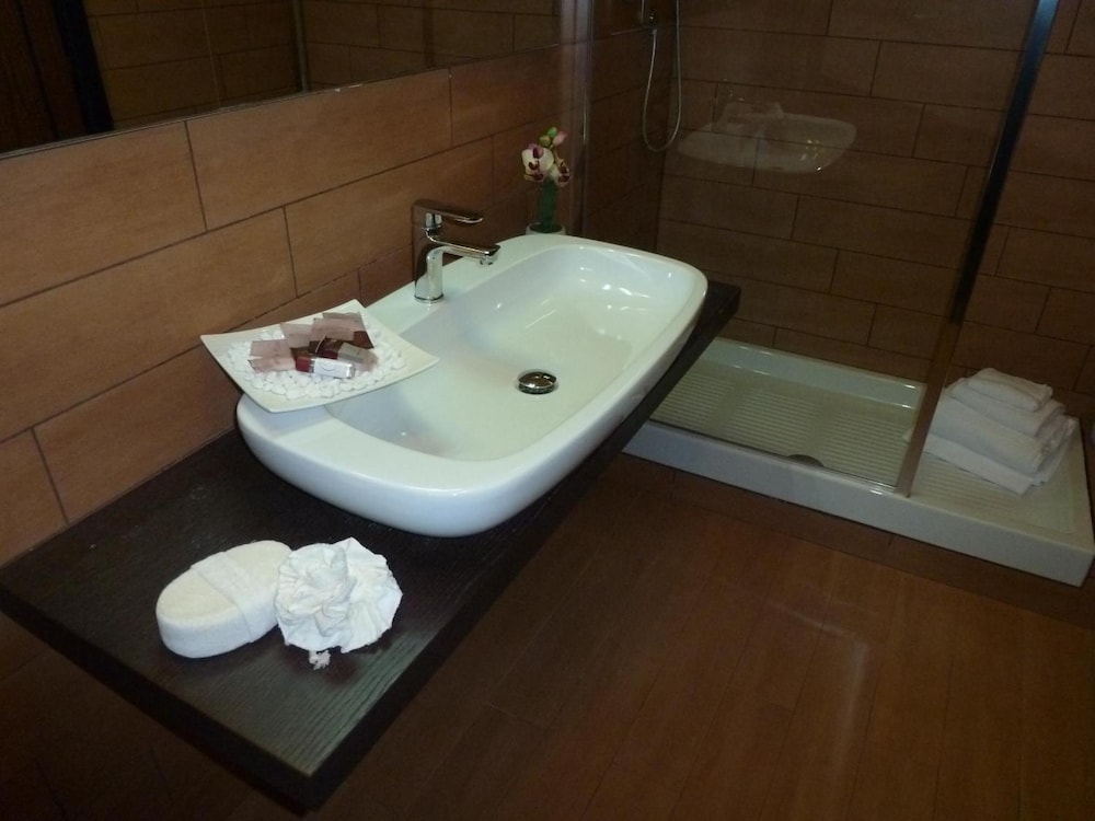 Hotel Euro House Suites 48/49