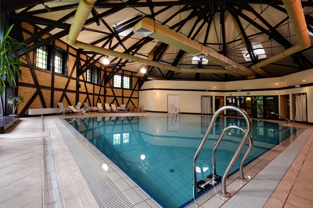 swimming pool spa