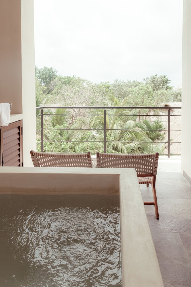 Prana Boutique Hotel 33/47