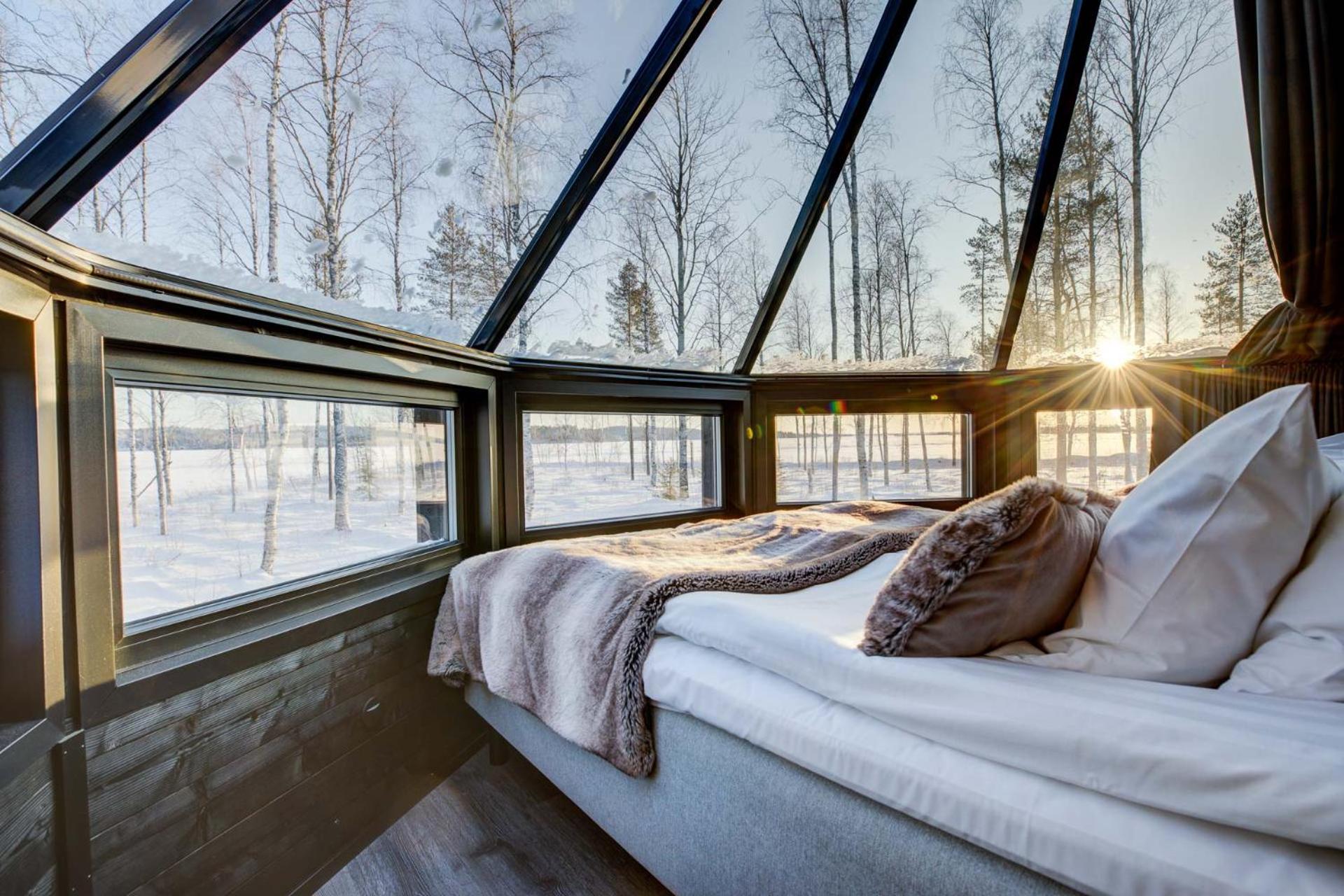 AURORA, FAMILY, CABIN