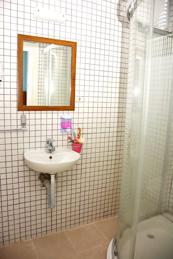 Avisos Hotel and Apartment 45/50