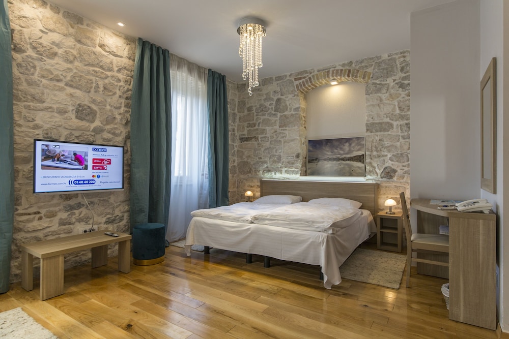 Tifani Luxury Rooms 24/50