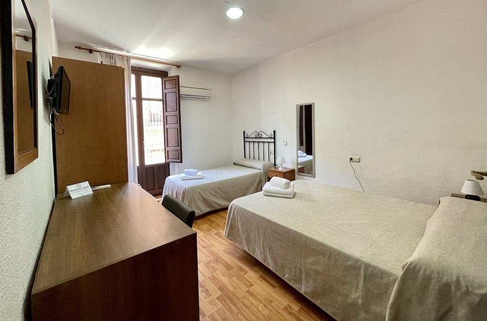 Arteaga Hostal & Baños Árabes Elvira 37/50