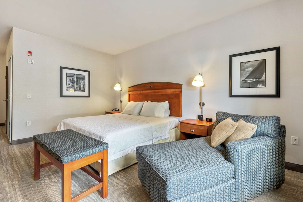 Hampton Inn and Suites Mystic 11/56