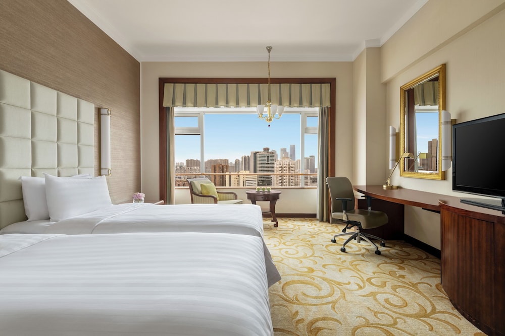 Deluxe, Twin Beds, Skyline View