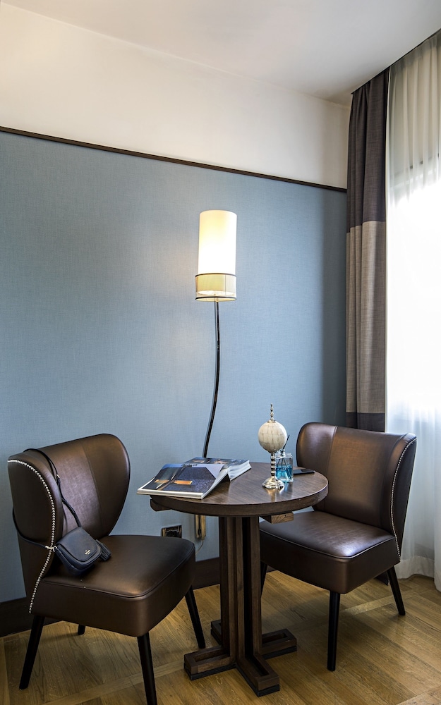 The Independent Hotel 51/62