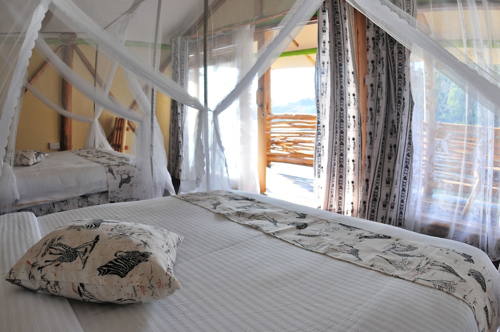 Lake Bunyonyi Rock Resort 3/50