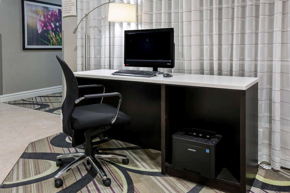 La Quinta Inn & Suites by Wyndham Dallas Arlington South 45/66