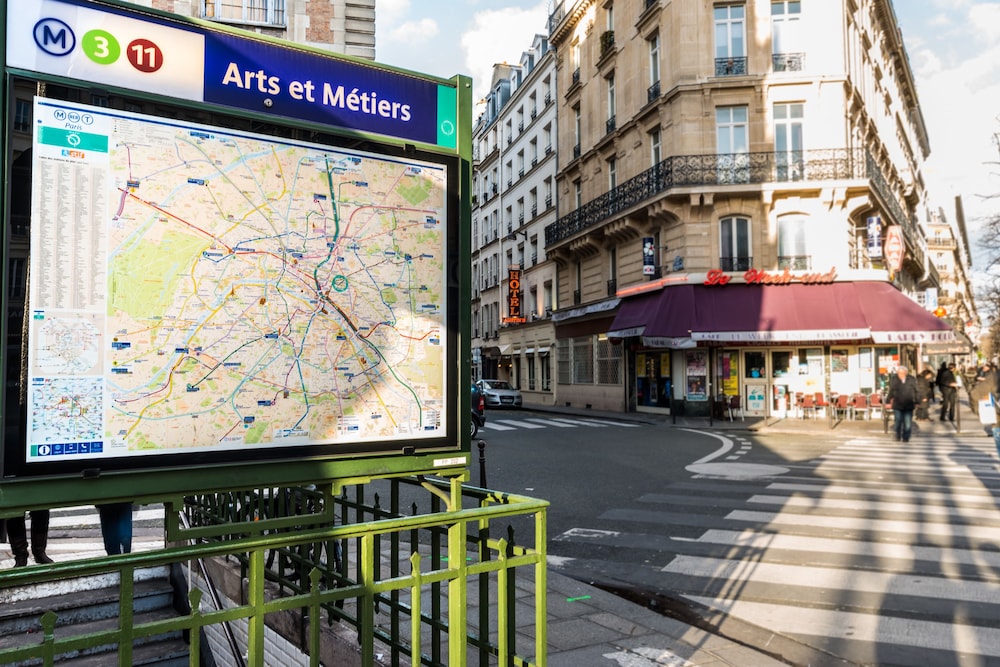 Austin's Arts et Metiers Hotel 56/61