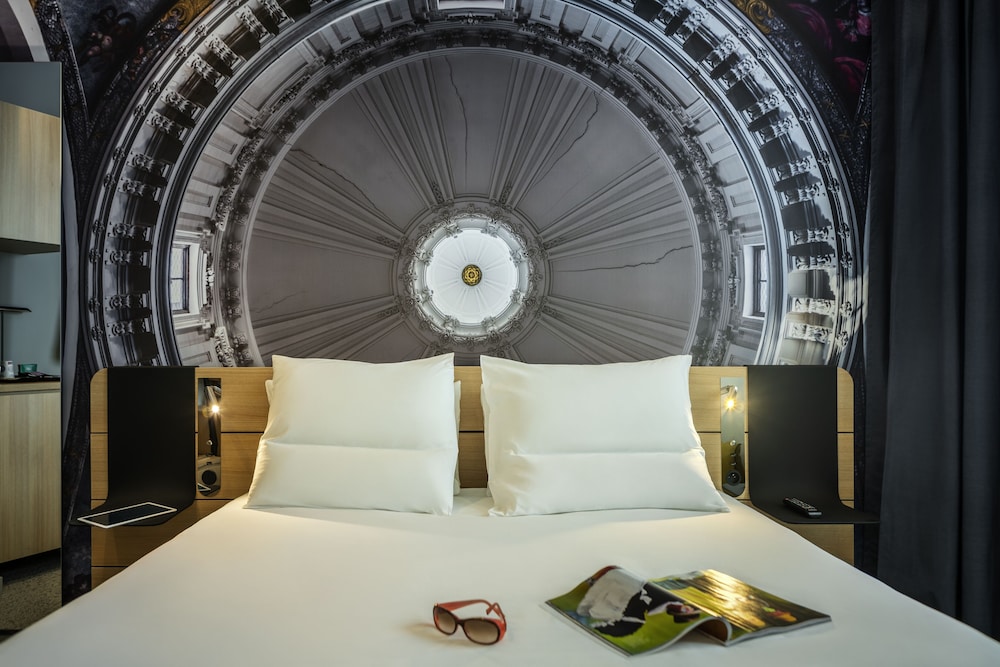 NOVOTEL BELLEVILLE PARIS 20 8/69