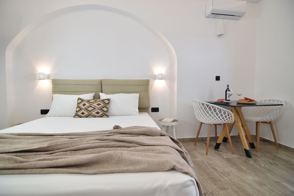 PREMIUM, QUEEN BED