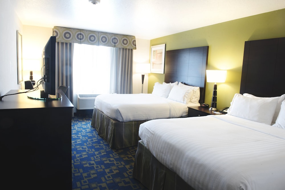 Holiday Inn Express Suites Urbandale Des Moines 12/50