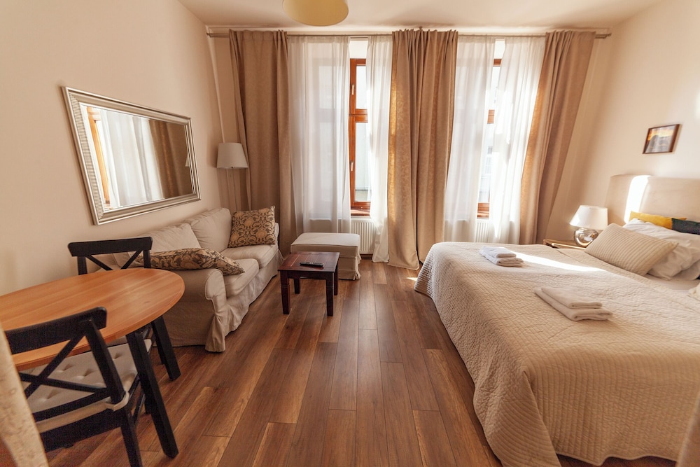 BASIC, STUDIO, KITCHENETTE