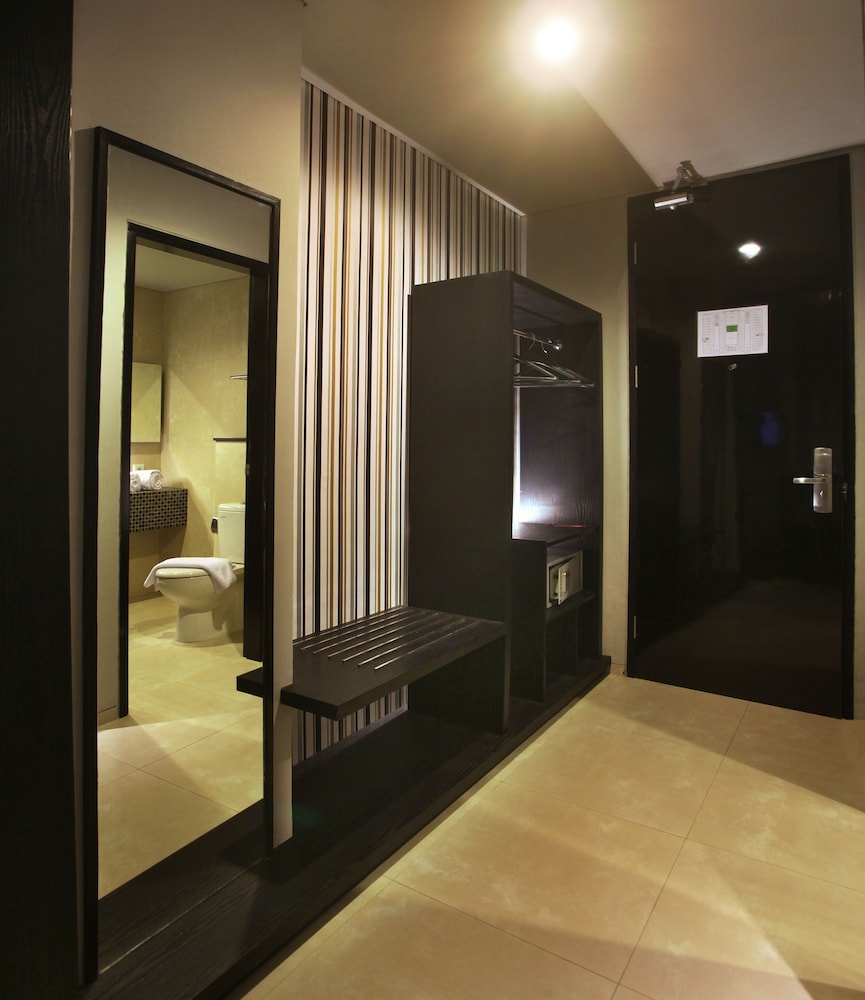CABIN HOTEL 6/40