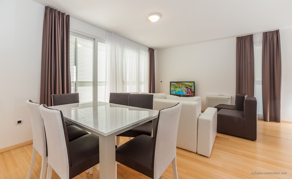 Sunnyside Apartments Petrcane 10/50