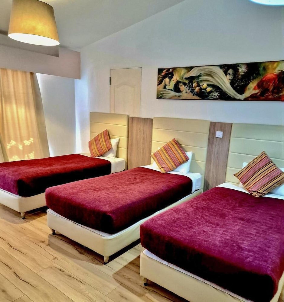 Fitos Inn Guest House 10/50