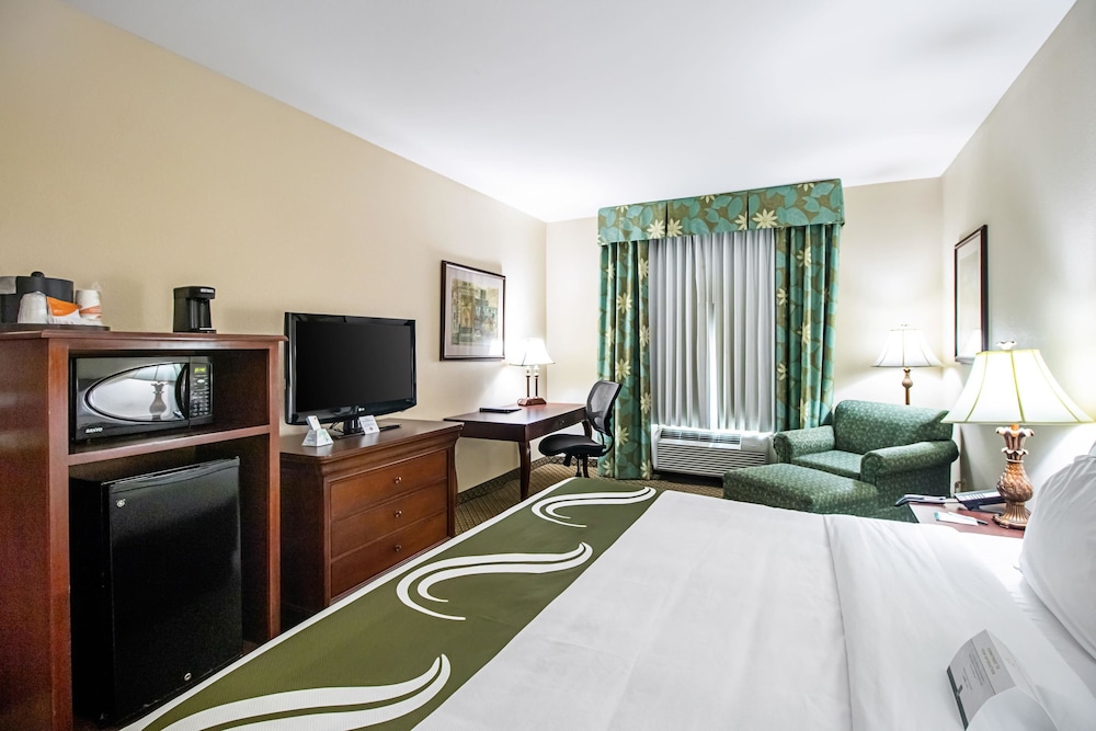 Quality Inn & Suites Robstown TX 8/23