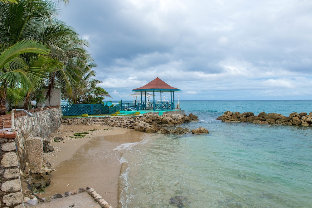 Tropical Beach Suite 13/18