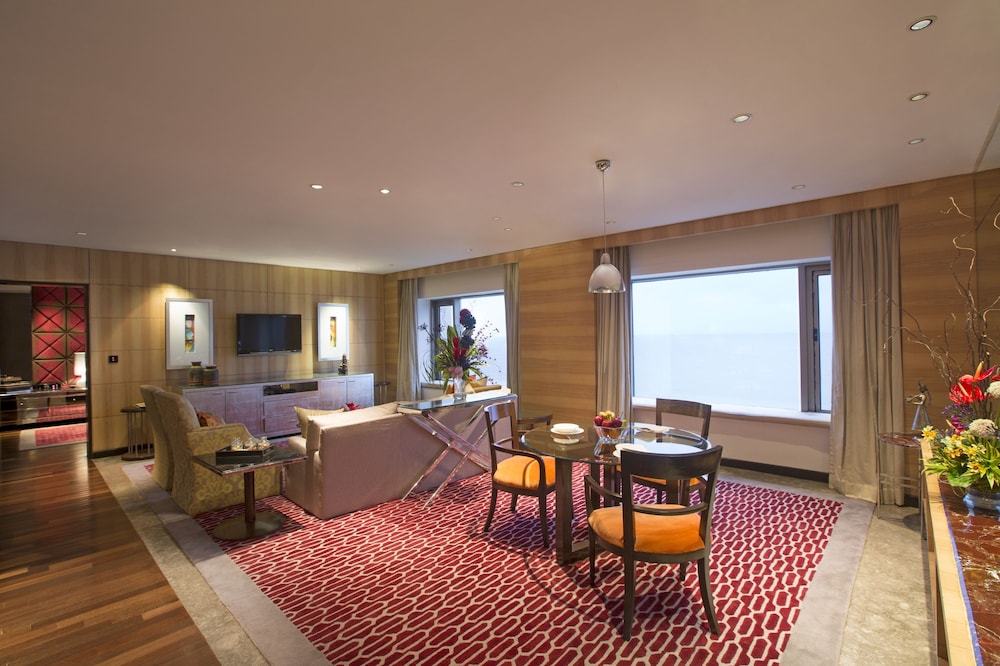 TAJ LANDS END 51/84