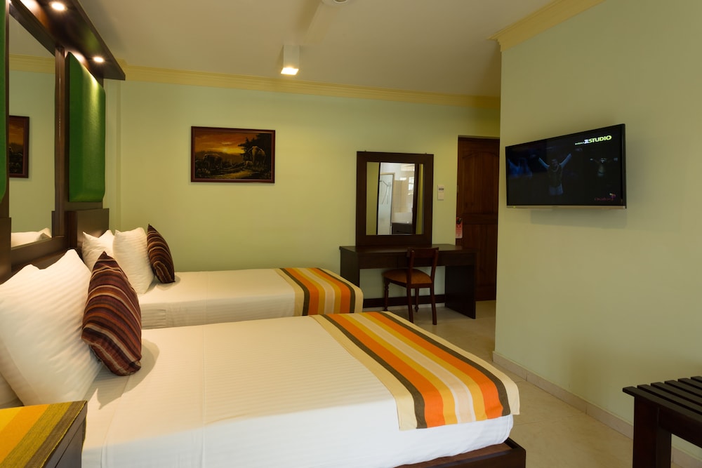 Oak Ray Serene Garden Hotel 12/64