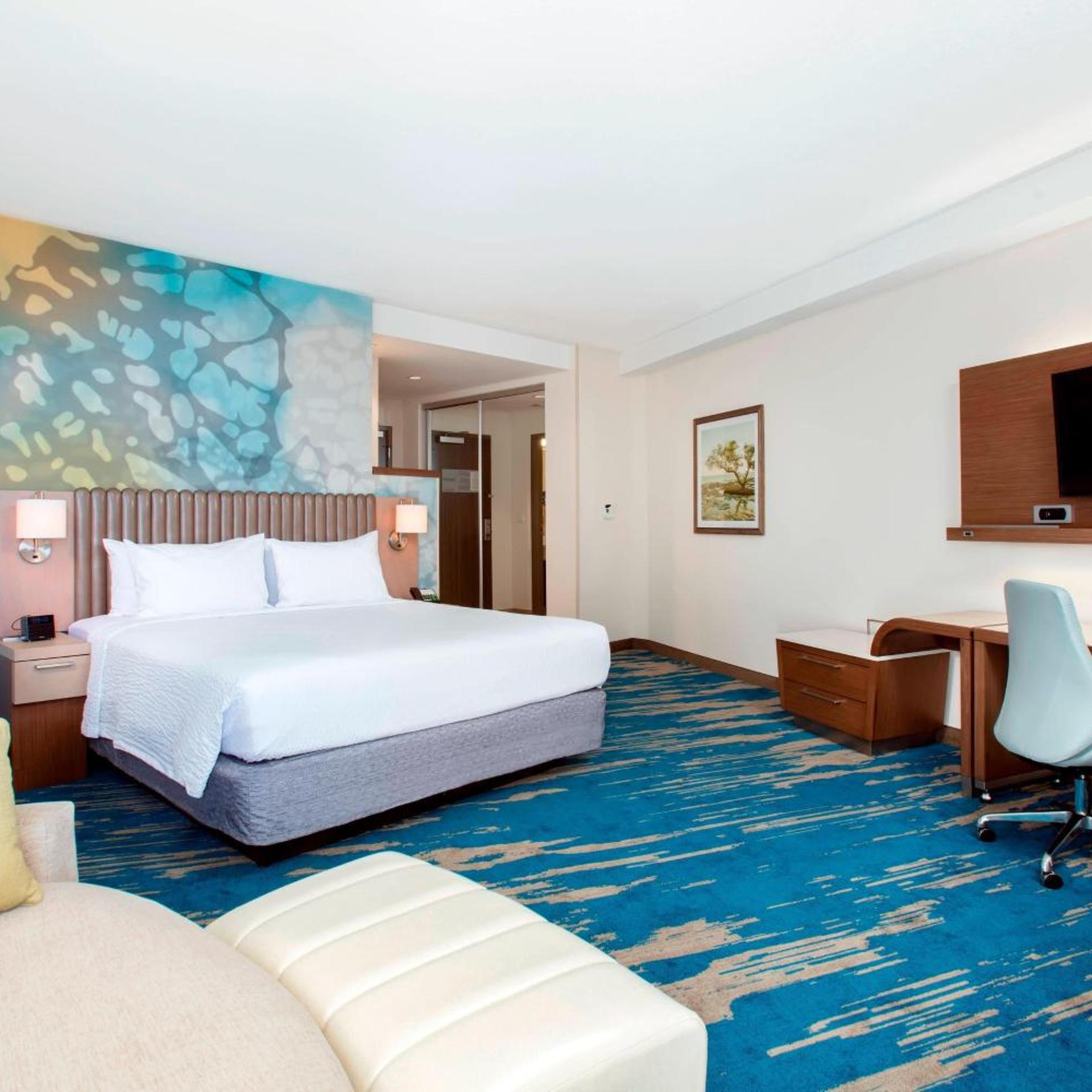Room, King Bed, Partial Bay View, Sofa