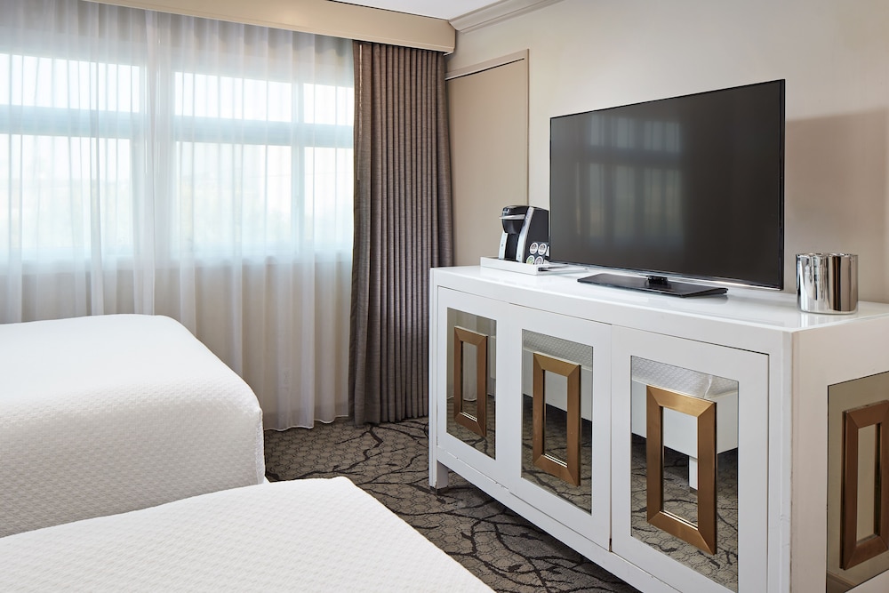 Carlyle Inn 34/69