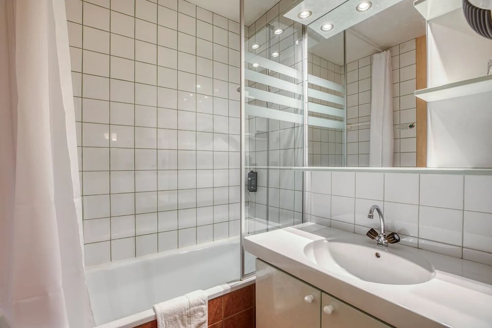 HOTEL FLORIMONT(Formerly BEST WESTERN Hotel Florimontnon) 49/50