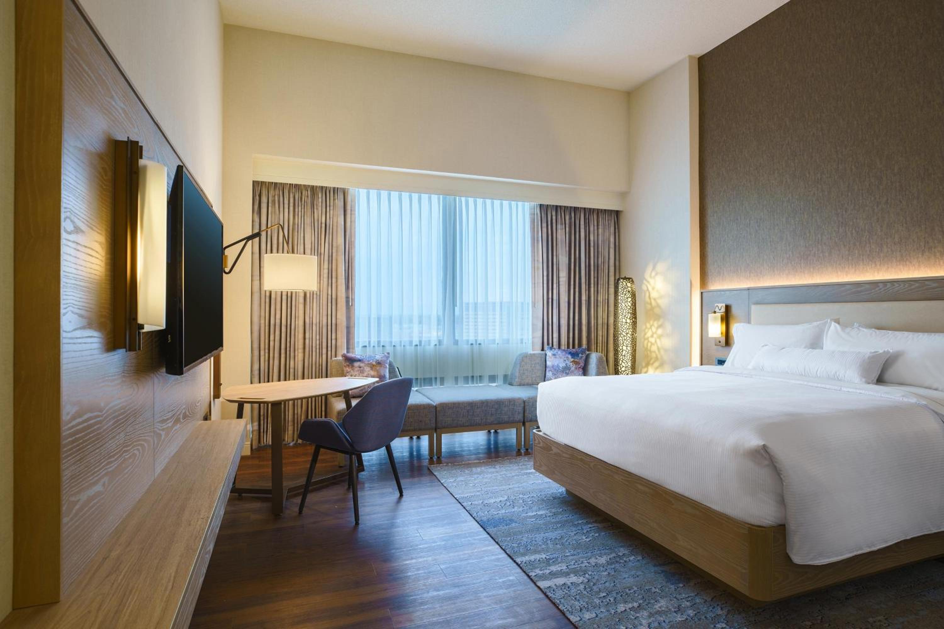 Room, King Bed, High Floor