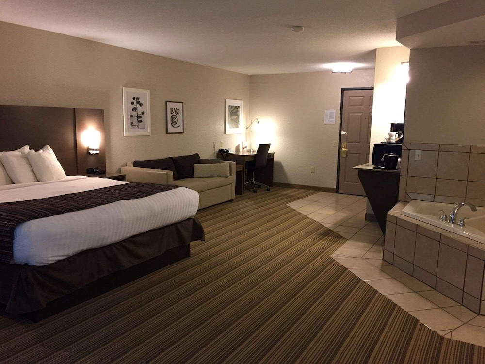جناح استوديو بسرير كينج بحوض جاكوزي، Country Inn & Suites by Radisson, Platteville, WI 2/7