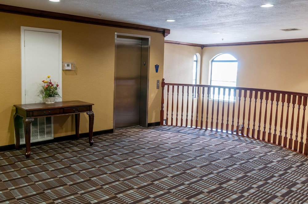 Comfort Inn North Conroe, TX 10/48