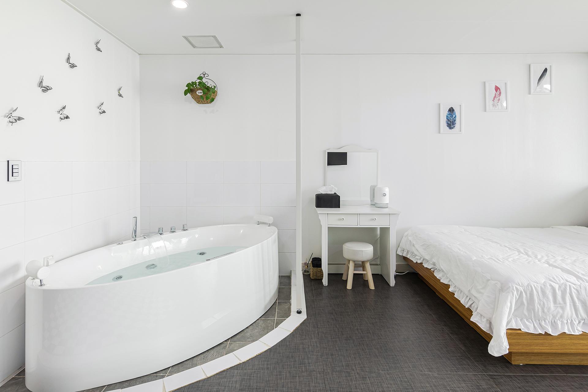 Spa, Jetted Tub