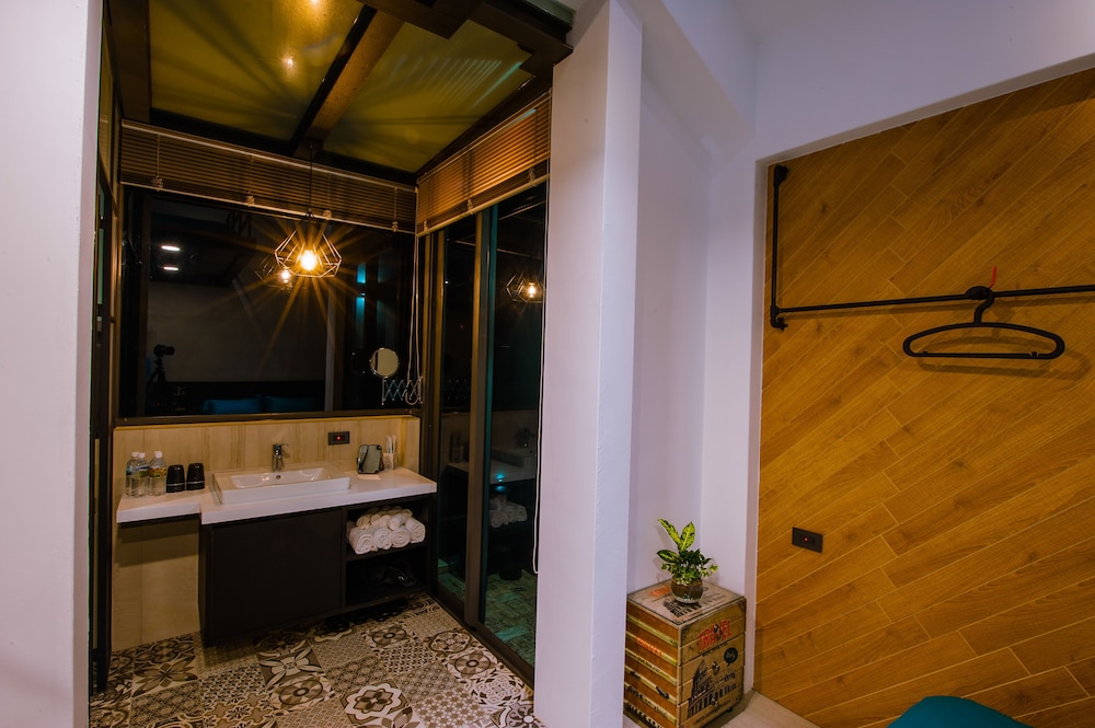 Pathway Inn 33/34