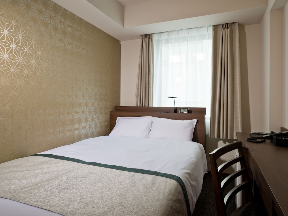SEMI ROOM, SEMI DOUBLE BED