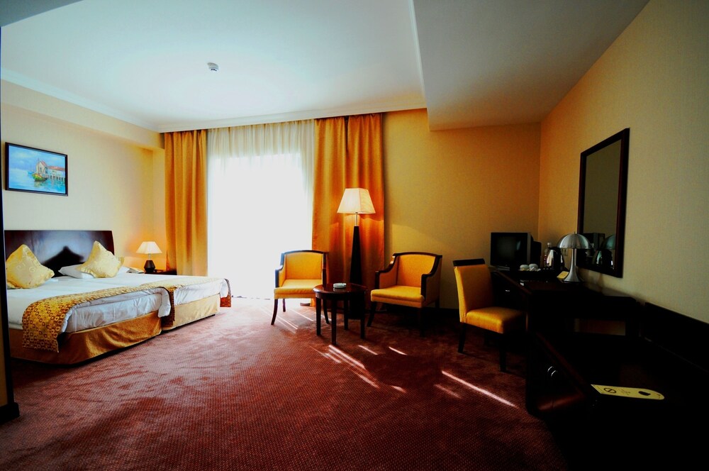 The Crown Hotel 9/50