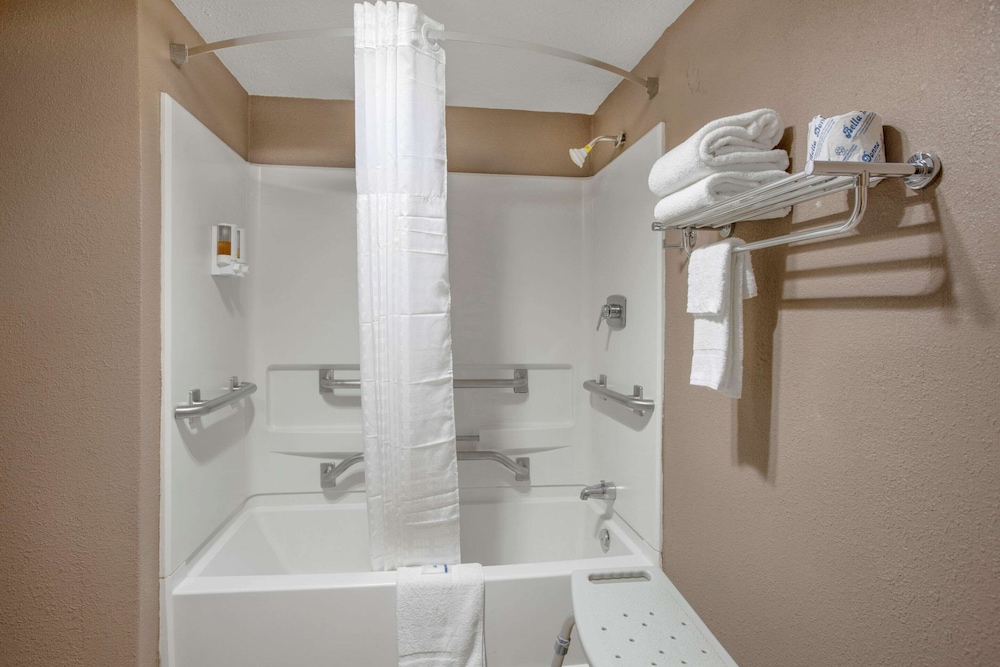 Rodeway Inn & Suites Grand Rapids Southeast 39/39