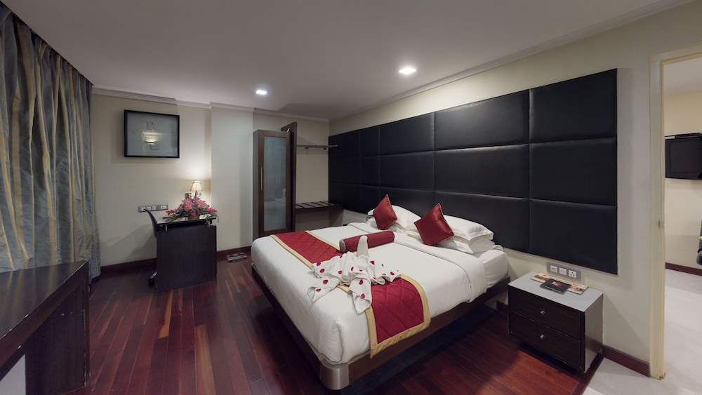 37th Crescent Hotel 22/50