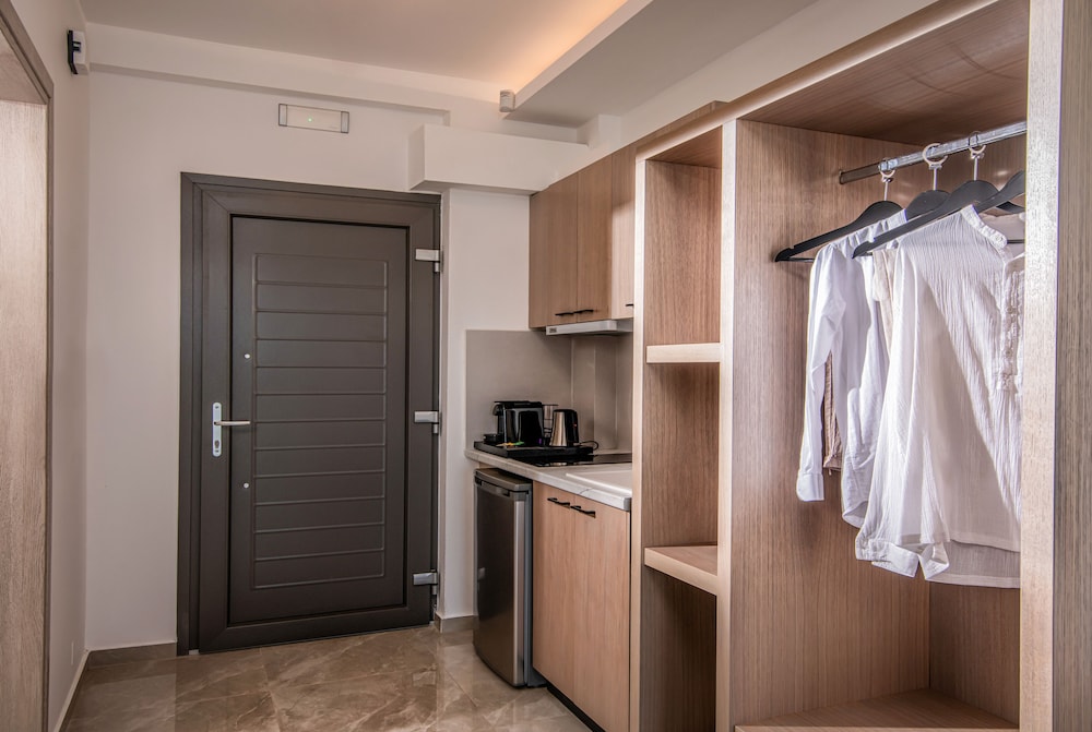 Ebenus Suites (Adults Only) by Checkin 9/41