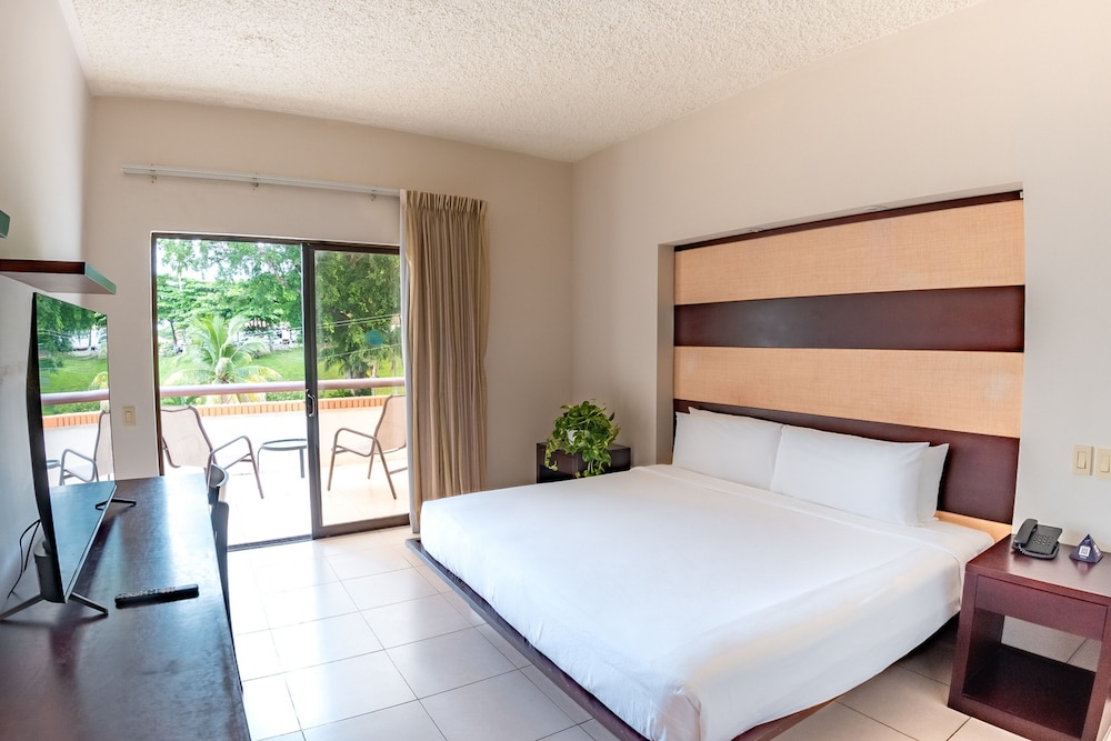 Hotel Villas Sol Beach Resort 16/77