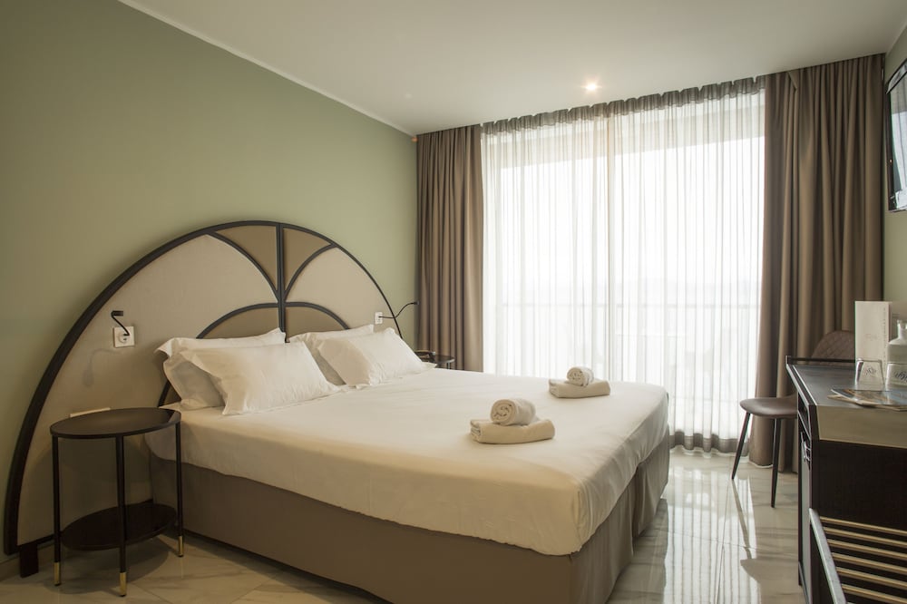La Pietra Hotel Restaurant 14/50