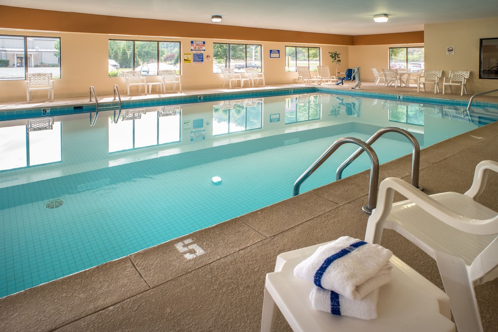 Comfort Suites Prestonsburg West KY 17/38