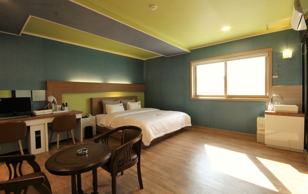 Goldenroot Hotel In Gimhae 14/35