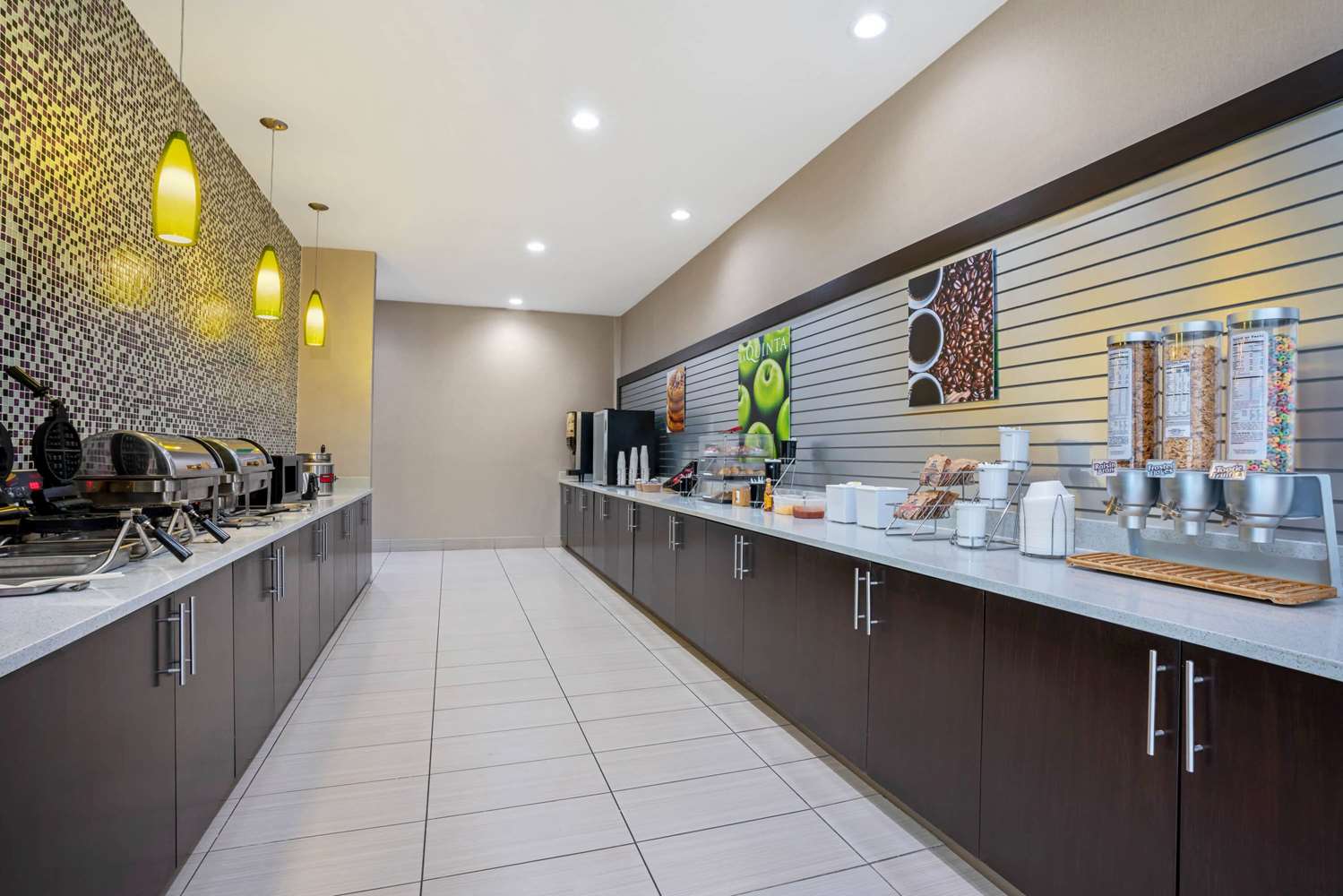 La Quinta Inn & Suites by Wyndham College Station South 17/64
