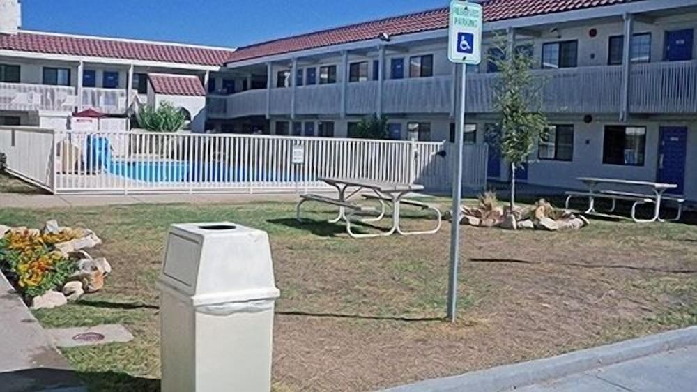 Motel6 El Paso, TX - East 28/32
