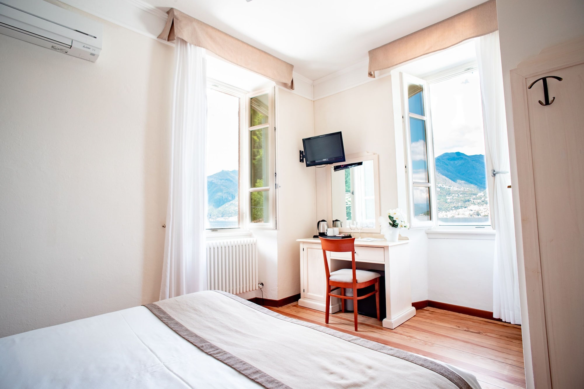 STANDARD, DOUBLE BED, LAKE VIEW, NO ELEVATOR, BALCONY