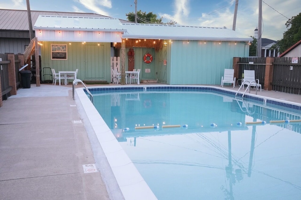 Regency Inn 54/72