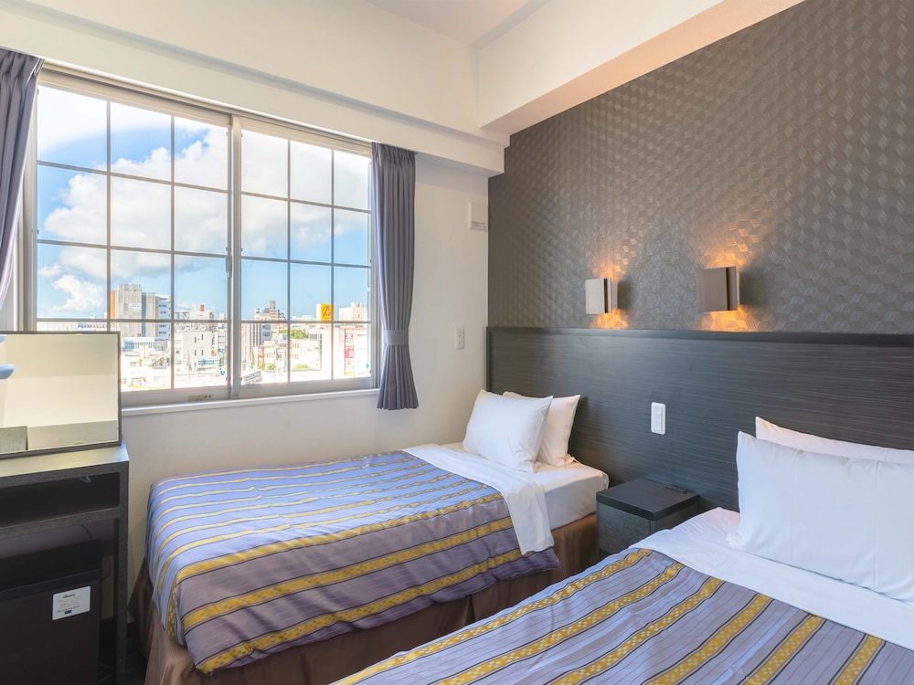 ROOM, TWIN BEDS