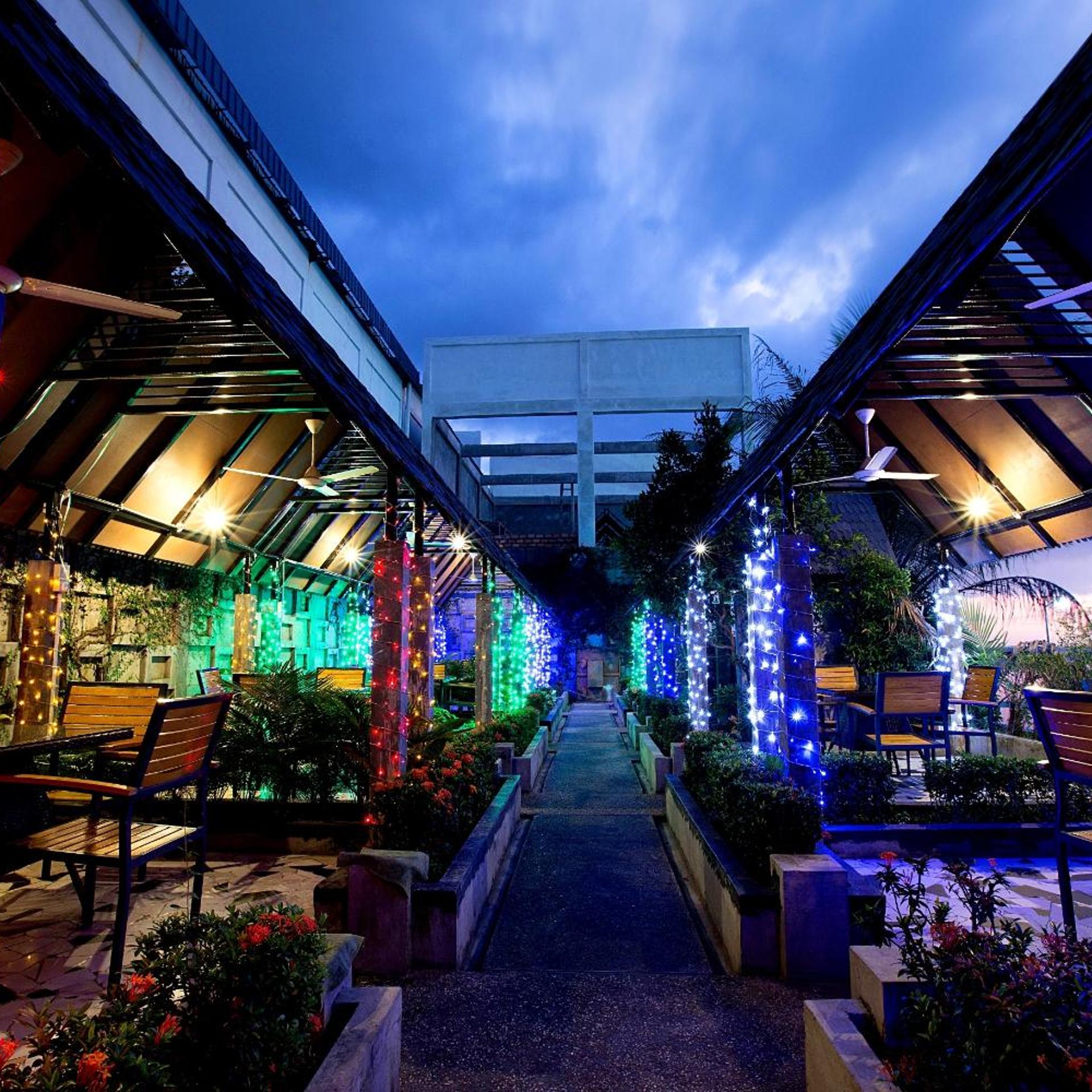 HOTEL MAXIMILLIAN 5/55
