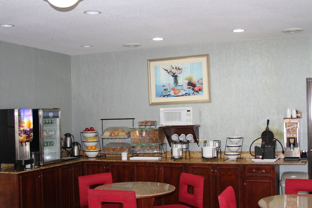 Red Roof Inn and Suites Detroit - Melvindale / Dearborn 33/42