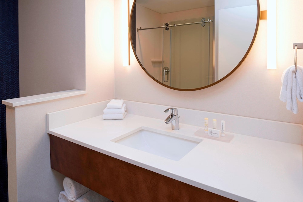Fairfield Inn And Suites Columbus In 12/50